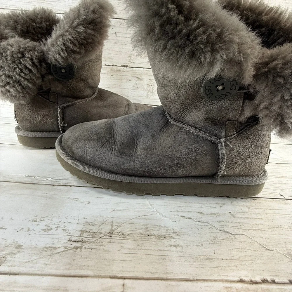 UGG Australia Bailey Button Grey‎ Suede Shearling Boots Womens Shoes